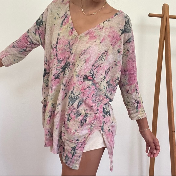 Sparrow Cherry Blossom Light Knitted V Neck Pullover - Picture 2 of 10